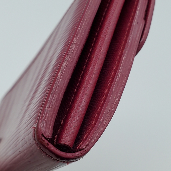 ๐ SOLD ๐ Louis Vuitton Fuchsia Epi Leather Sarah Wallet - Picture 9 of 16